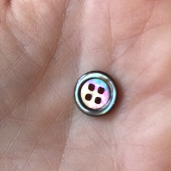 Louis Vuitton Button - Picture 5 of 5